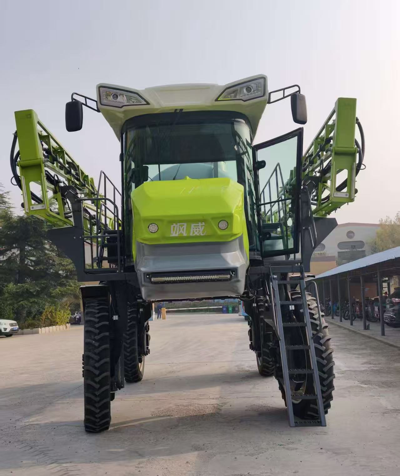 Self-propelled sprayer 3WPZ-4000B